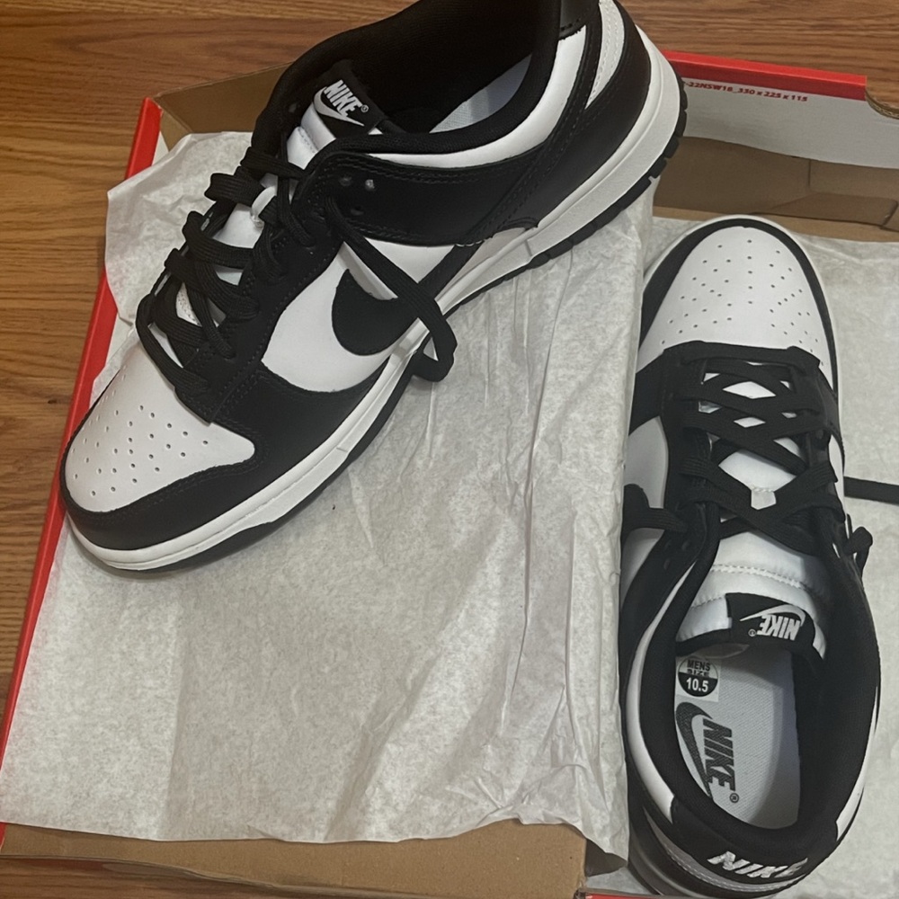 Nike Men's Black and White Dunk Sneakers